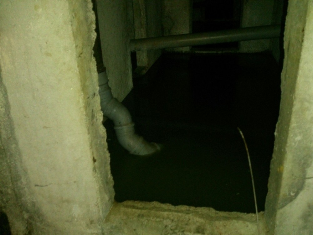 В Пасегово подвал жилого дома затопило канализационными отходами