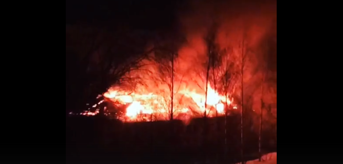 В центре Кирова ночью сгорел дом: "10 секунд, и пламя распространилось на все здание"