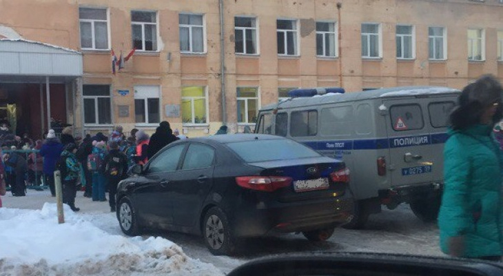 В Кирове учеников отправили по домам из-за происшествия в школе