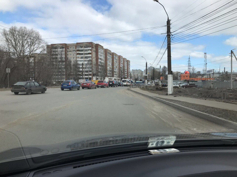 На Московской из-за отключившихся светофоров образовалась огромная пробка