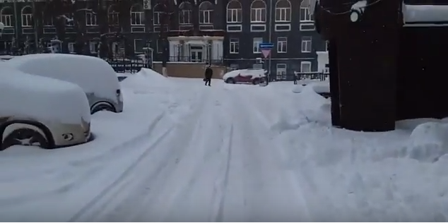 Снегопад в Кирове: горожане поделились своими впечатлениями от ситуации на дорогах
