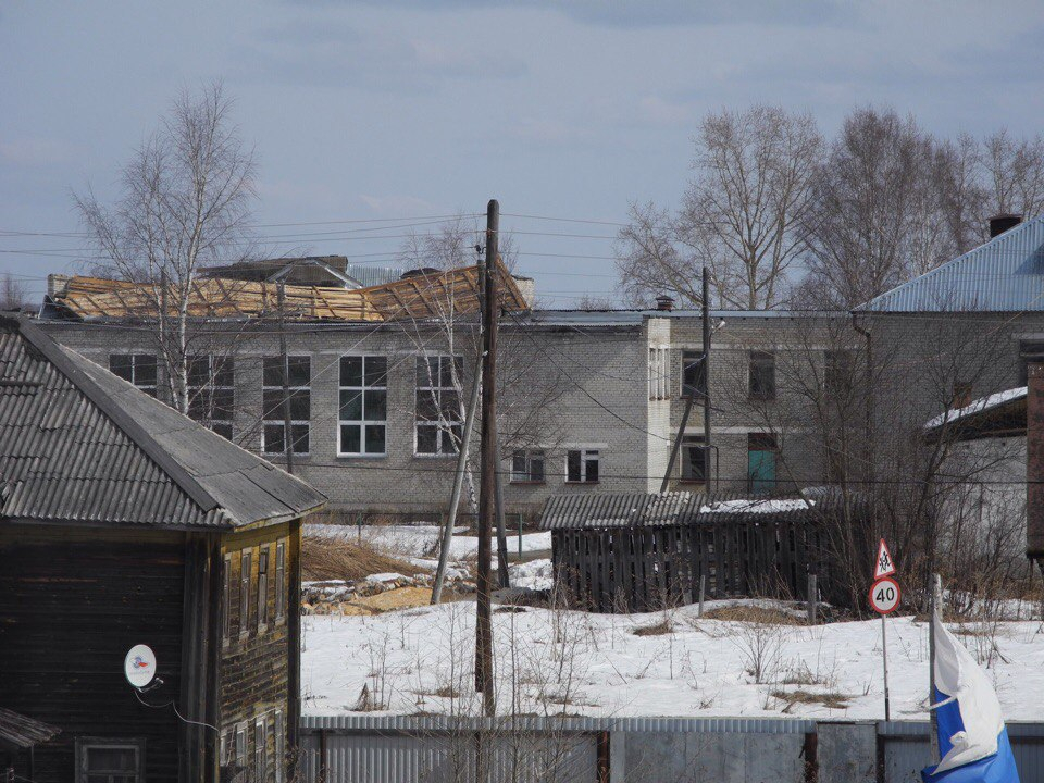 В Кировской области ветер сорвал крышу со здания школы