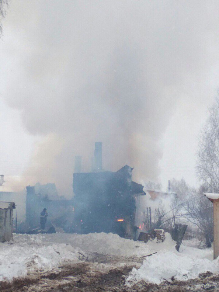 В Кировской области пять семей из-за пожара остались без крыши над головой