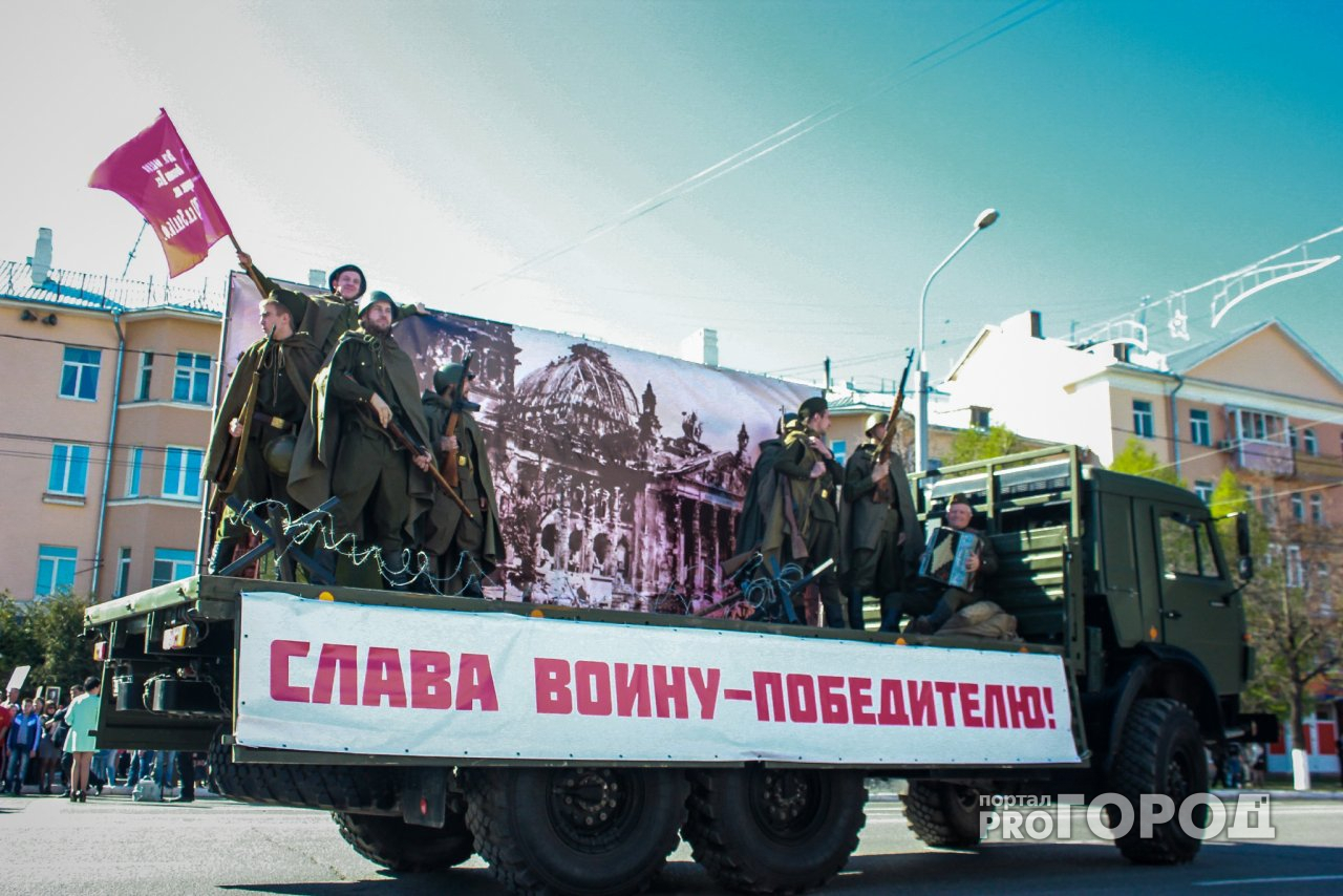 День Победы в Кирове: ретроавтомобили, поэтический марафон и танцевальный вечер