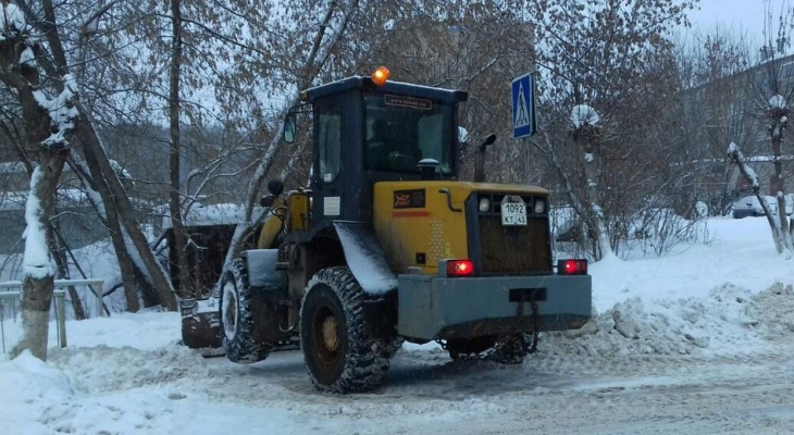 Таксисты, водители внедорожников и трактористы: как зарабатывали в Кирове на снегопаде