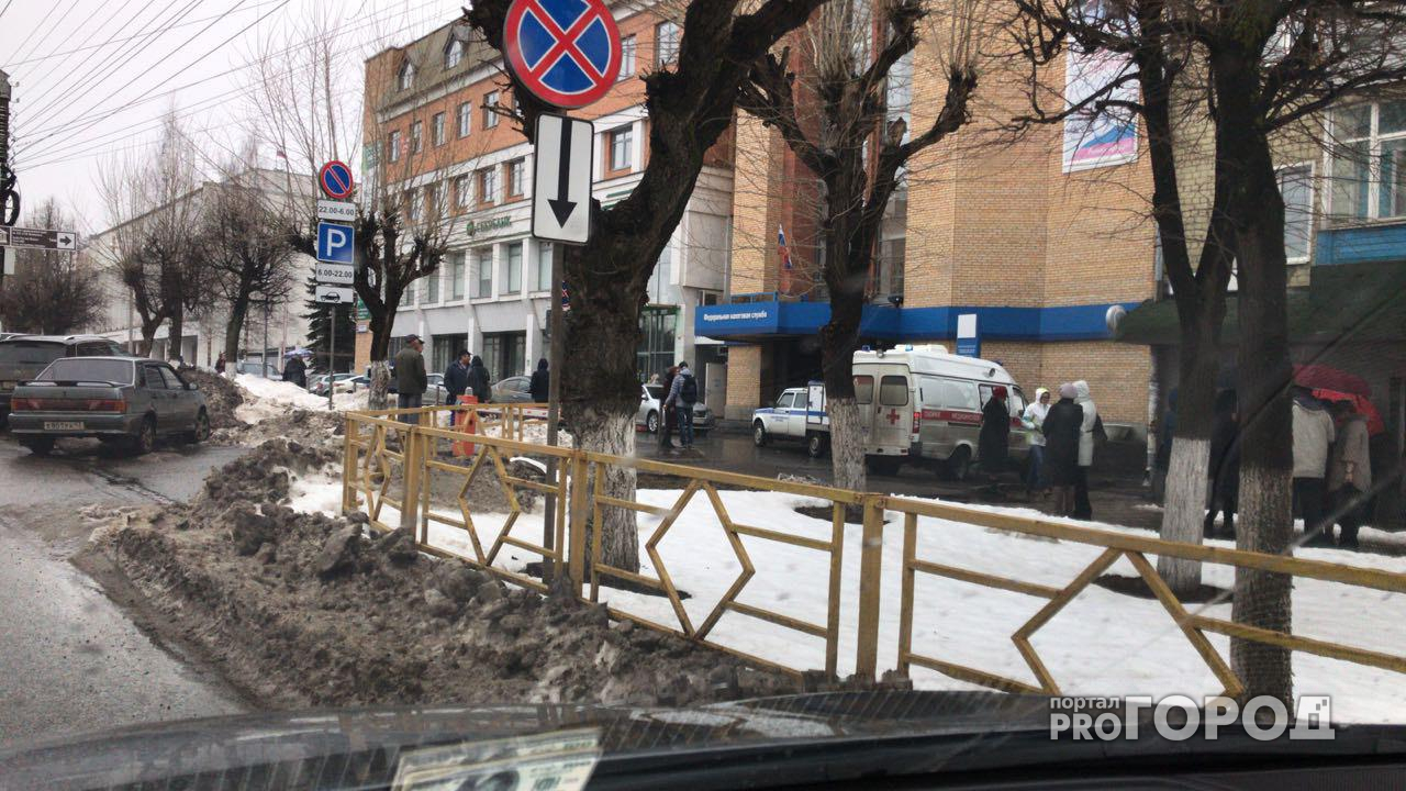 В центре Кирова оцепили здание налоговой инспекции