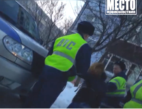 Что обсуждают в Кирове: избитых полицейских и причину ямы в детском саду