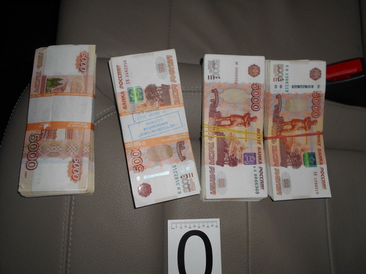 В Кирове мужчина пытался дать следователю взятку в 2 000 000 рублей