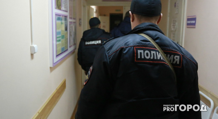 В Кирове мужчина убил гостя и спрятался от полицейских в тумбочку