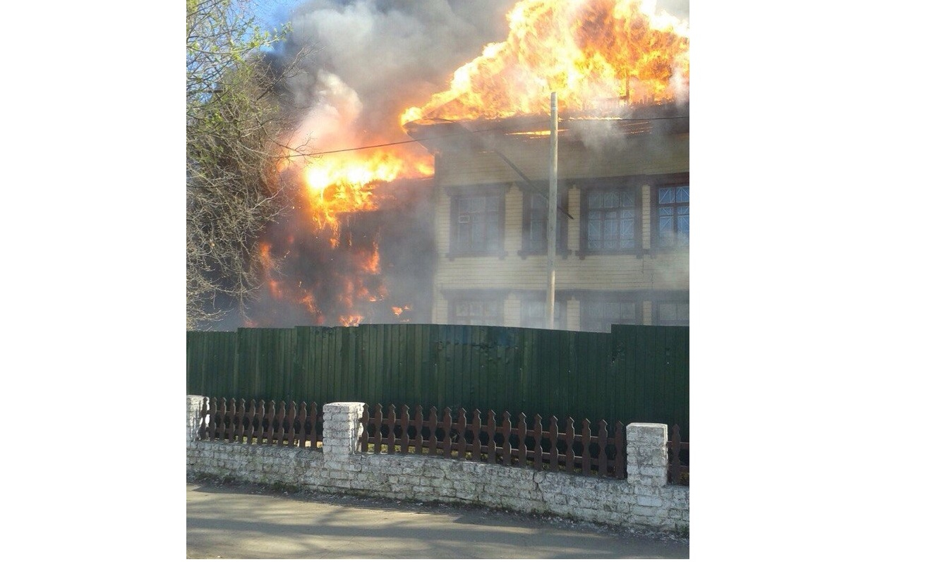 В центре Кирова горит дом: идет эвакуация из соседних зданий