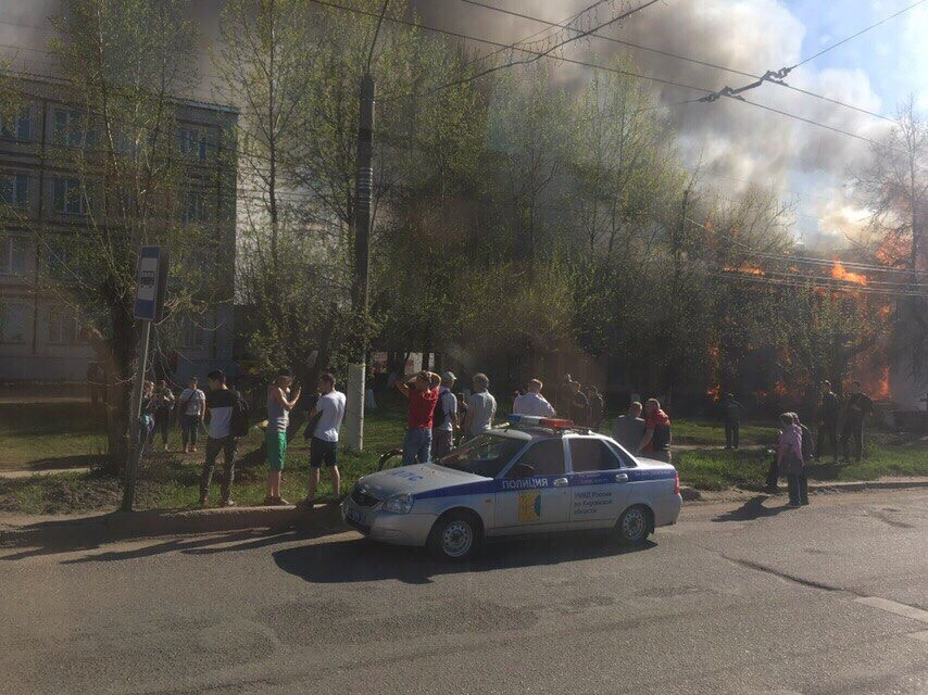 Из-за пожара на Московской отключили светофоры и перекрыли часть улицы
