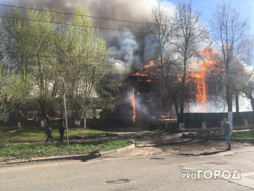 В МЧС назвали вероятную причину пожара в доме на Московской