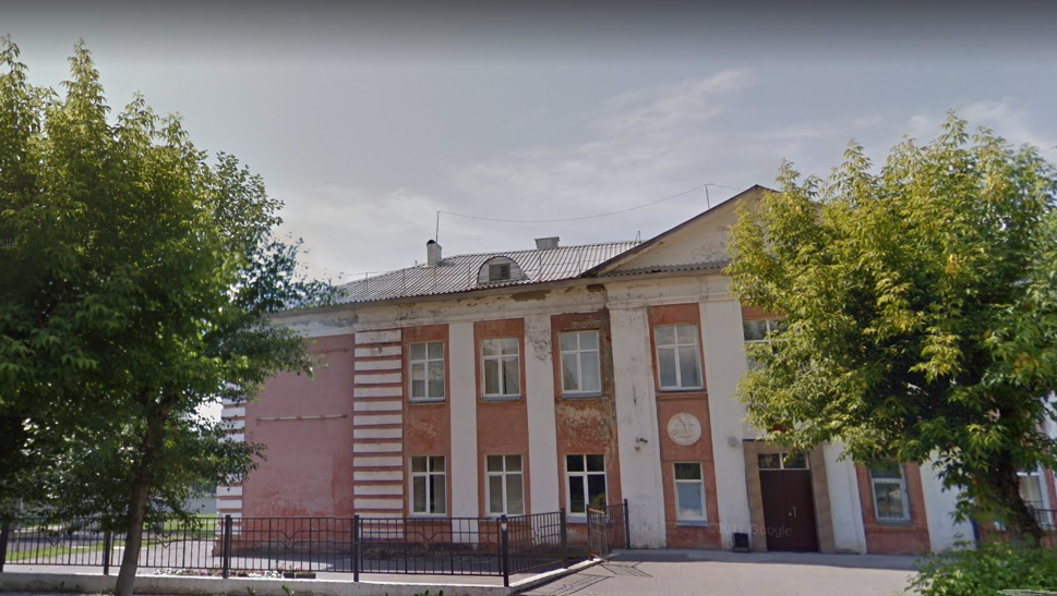 В Кирове из-за едкого газа эвакуировали учащихся лицея