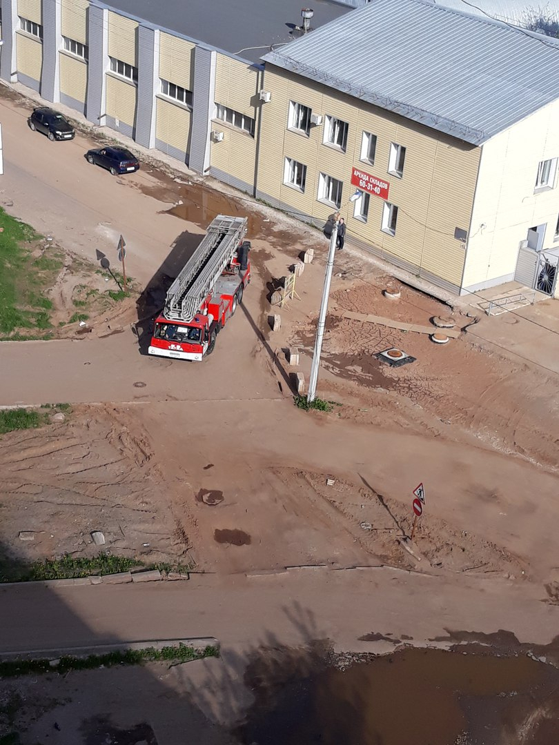 Машины МЧС не могли проехать к месту ЧП с ребенком в Кирове из-за дорожных работ