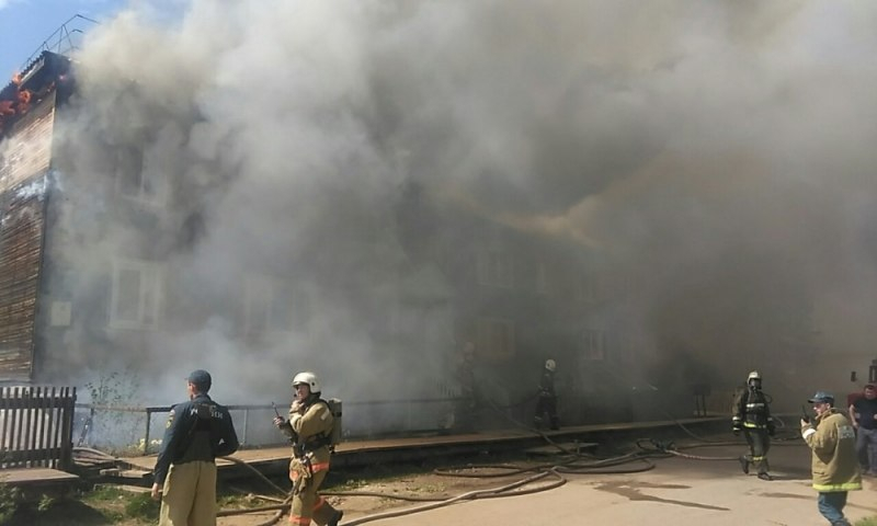 В Вересниках сгорел 16-квартирный дом: погорельцам предоставят жилье