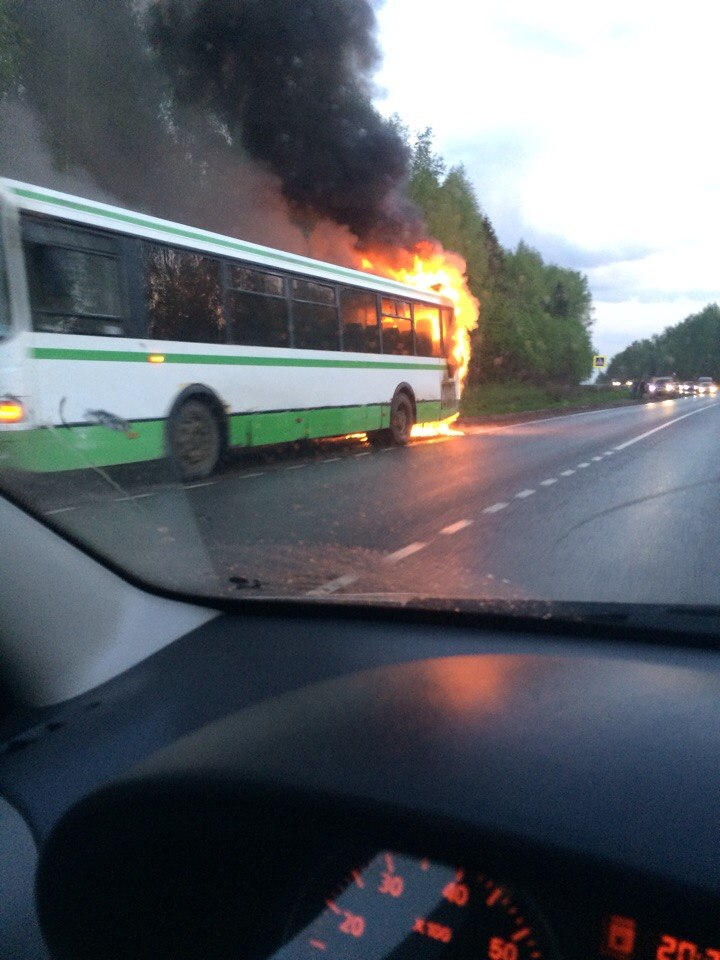 В Слободском районе во время движения вспыхнул автобус с пассажирами
