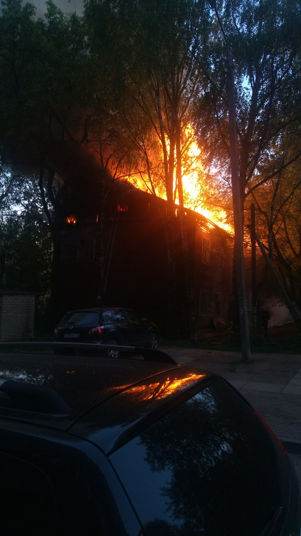 В центре Кирова сгорел деревянный дом