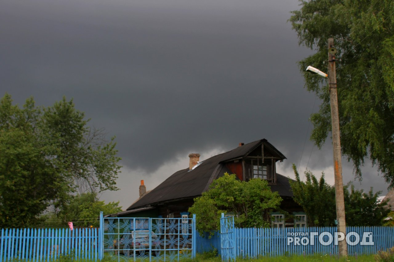 Появилась информация о первых разрушениях после урагана в Кировской области