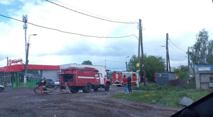 Что обсуждают в Кирове: падение рабочего с крыши ТЦ и пострадавшие в пожаре