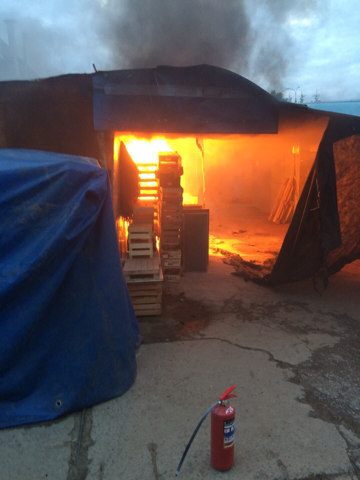 В Кирове произошел пожар на Коневском рынке