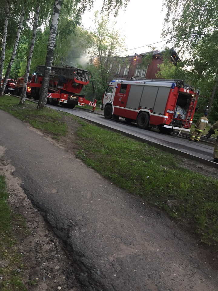 В центре Кирова загорелся дом: пожару присвоили повышенный уровень сложности