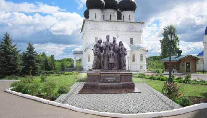 Депутаты решили, где и когда установят памятник царской семье в Кирове