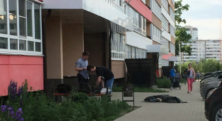 На Зональном у многоэтажки обнаружили труп: установлена личность погибшего