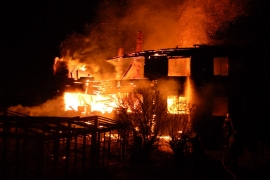 Ночью в элитном коттеджном поселке под Слободским сгорел дом