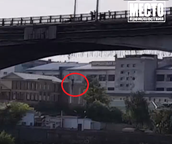 В Кирове молодой человек прыгнул со Старого моста в реку