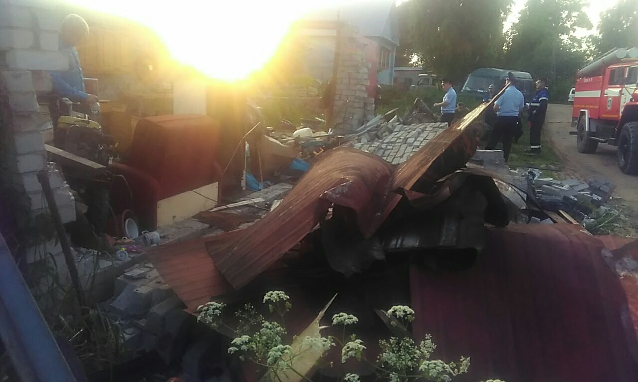 В Кирове взорвался гараж: двоих увезли в больницу в тяжелом состоянии