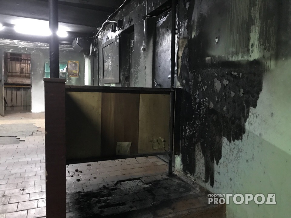 В общежитии на улице Воровского подожгли коляску: сгорел весь этаж подъезда