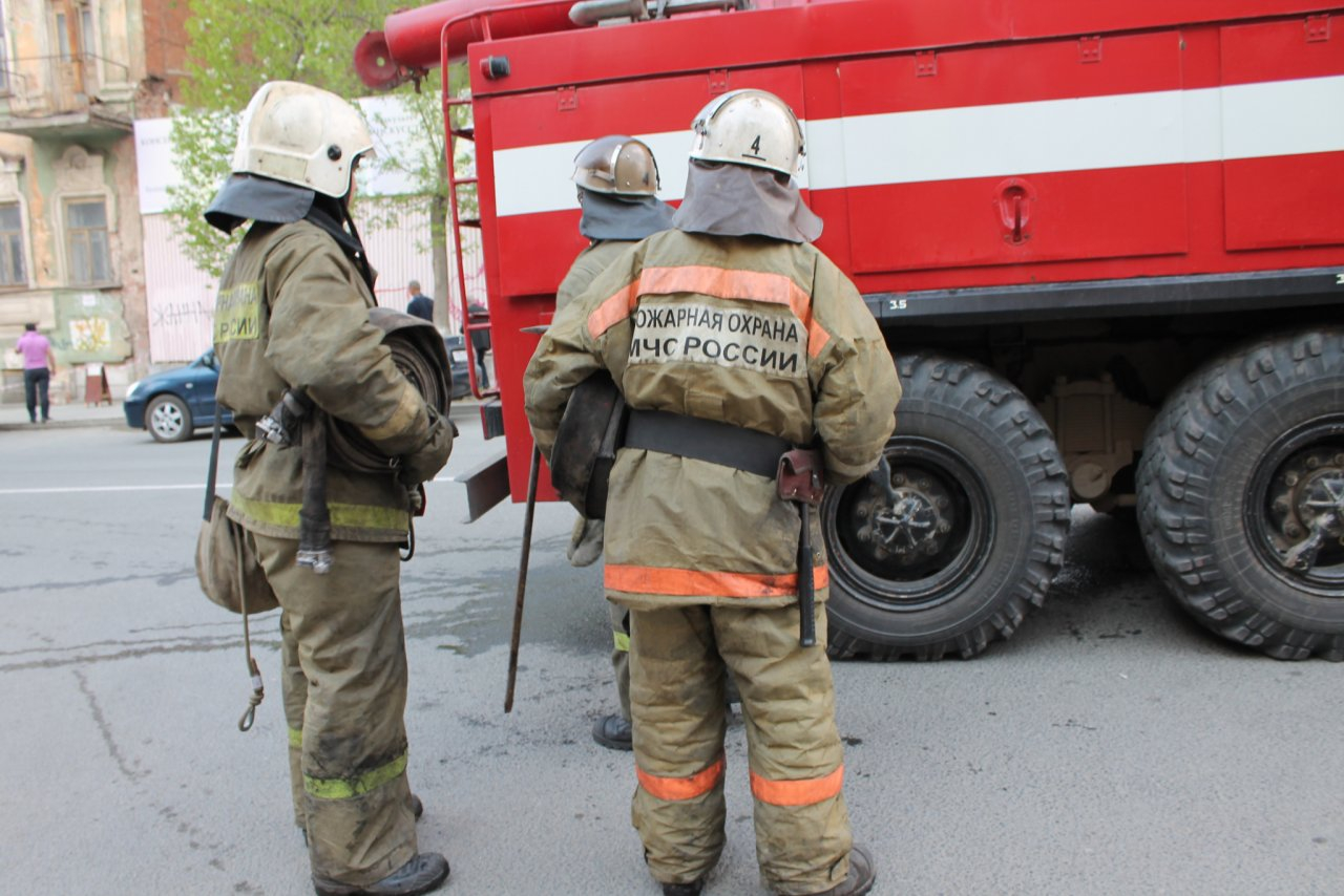 В Кирове из горящей квартиры вынесли мужчину без сознания