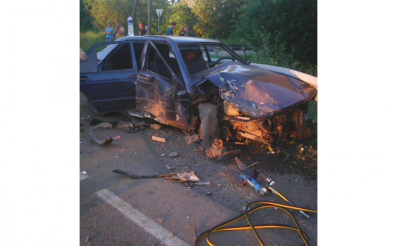 «Люди лежали на дороге рядом с искореженными авто»: в ДТП в Орловском районе пострадали 4 человека