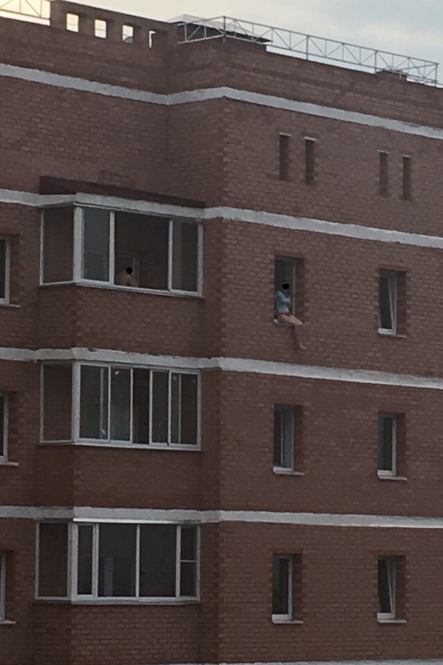 В Кирове девушка пыталась выпрыгнуть из окна назло своему парню