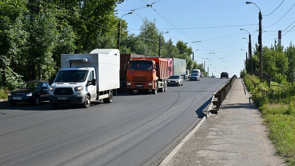 В Кирове впервые за несколько лет сделали дорогу на улице Луганской