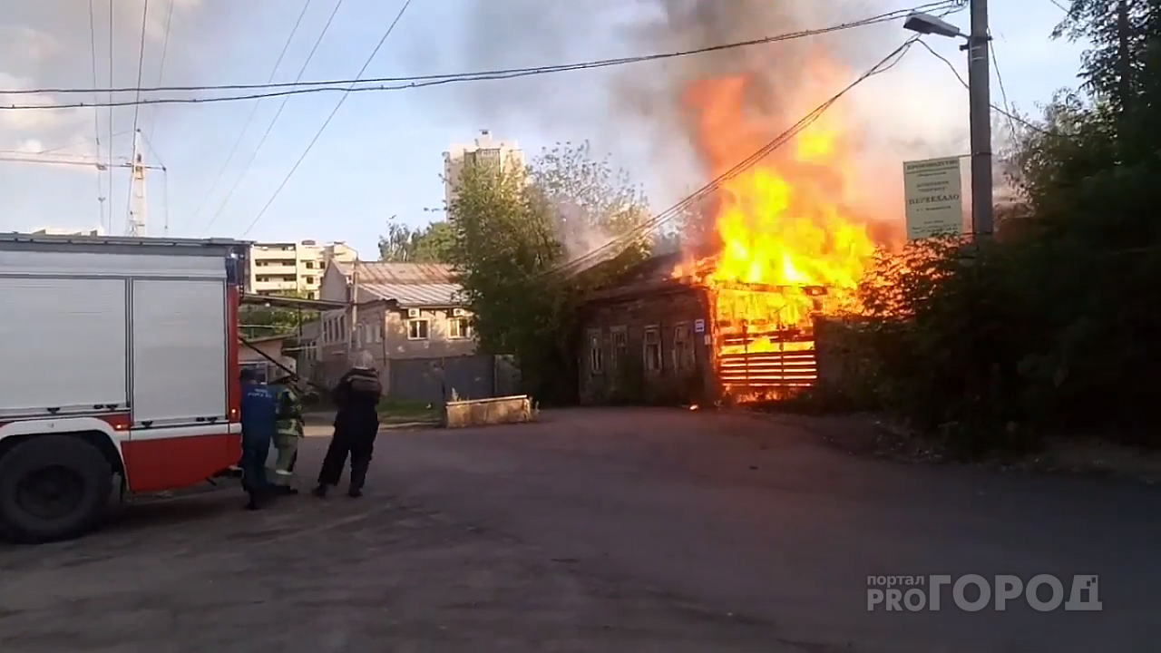 «Что ни день, то пожар»: в центре Кирова вновь сгорел деревянный дом