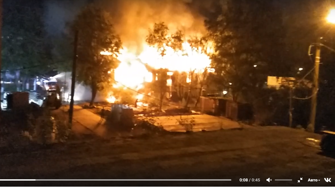 В центре Кирова вновь горел деревянный дом