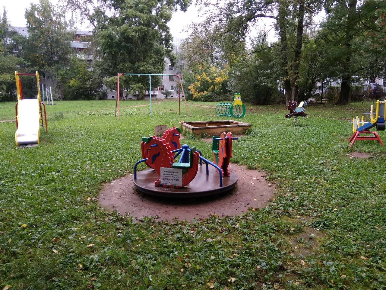 В Кирове поставили детскую площадку только для детей определенного возраста