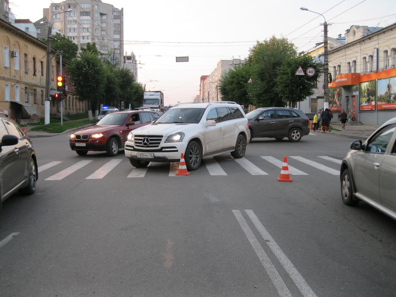 На улице Ленина безработная женщина на Mercedes-Benz сбила пешехода