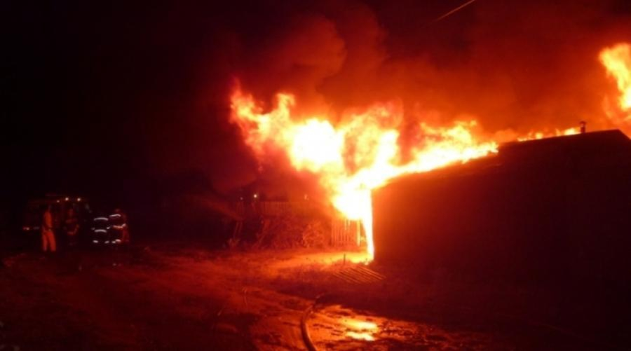 В Кировской области при пожаре в жилом доме чуть не погибла семейная пара