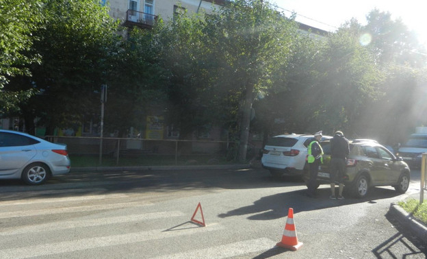 В Кирове на пешеходном переходе иномарка сбила 8-летнего ребенка