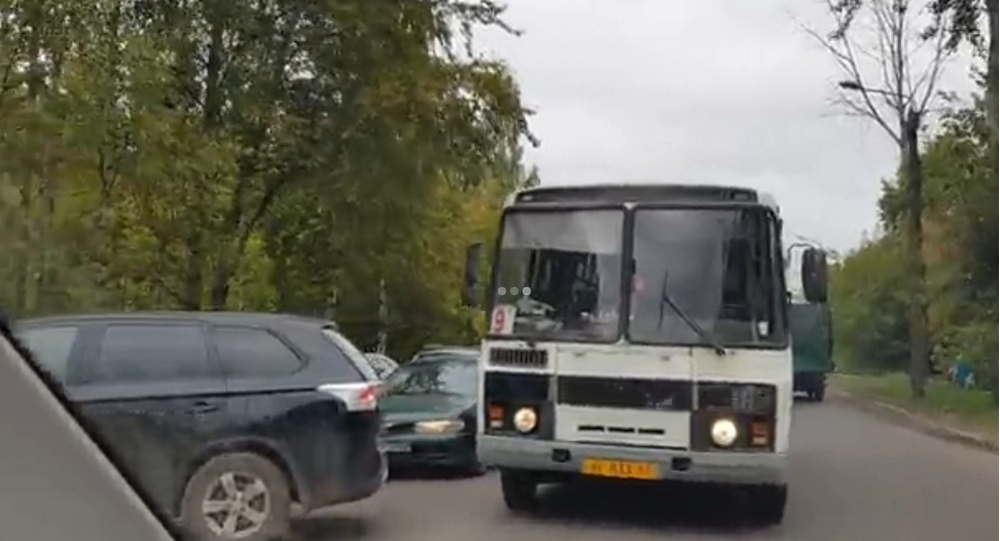 Кировчане сняли на видео автобус, ехавший по «встречке»