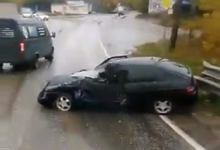 В Кировской области ВАЗ на встречке столкнулся с грузовиком: есть пострадавшие
