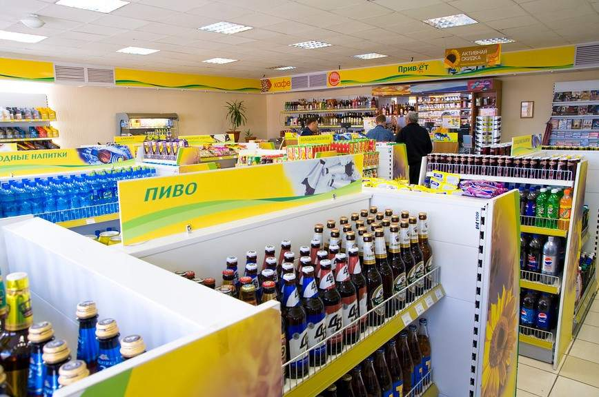 На российских заправках будут продавать алкоголь, чтобы сдержать цены на топливо