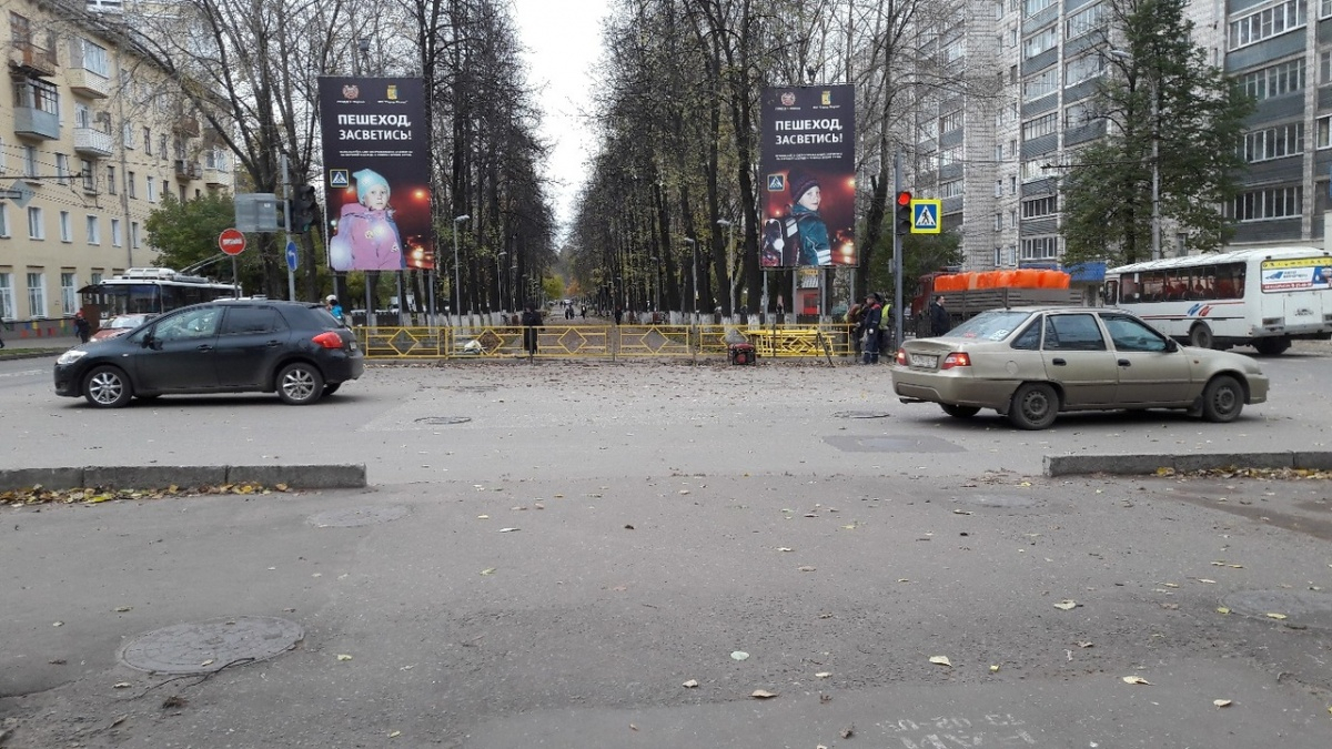 Власти сообщили о прекращении установки желтых заборов безопасности в Кирове