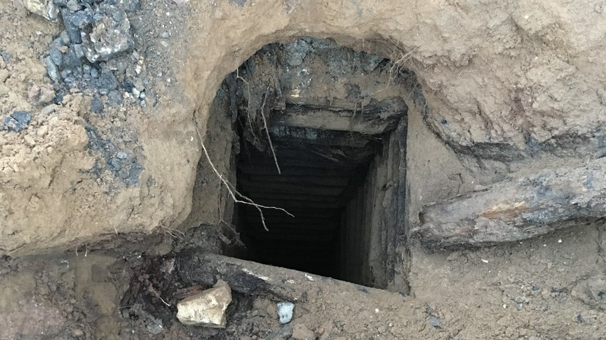 В Кирове во время ремонта дороги рабочие раскопали древний колодец