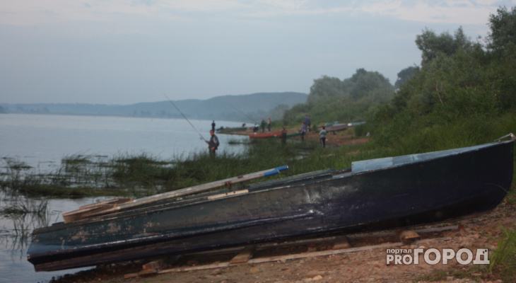 На Вятке перевернулась лодка с рыбаками: одного из них до сих пор ищут