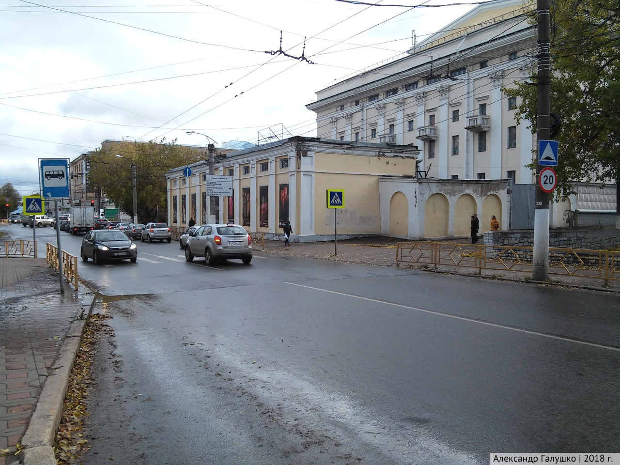 На опасном переходе в центре Кирова установили «лежачего полицейского»