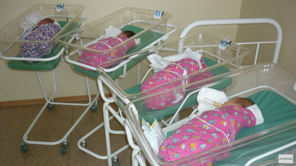Власти хотят выдавать кировским новорожденным подарки за 10 тысяч рублей