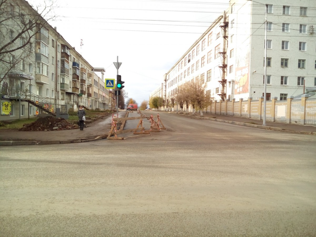 Улицу Молодой Гвардии в районе «Маяка» расширили, вырубив деревья